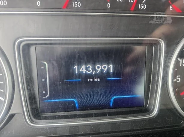 2025 International HX - image 32