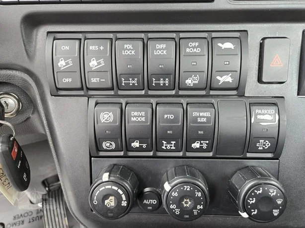 2025 International HX in MN — photo 27