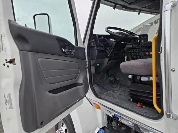 2025 International HX - image 21