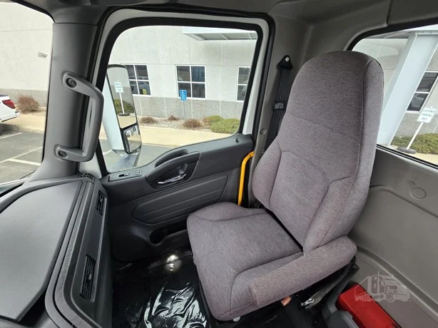 2025 International HX - image 24