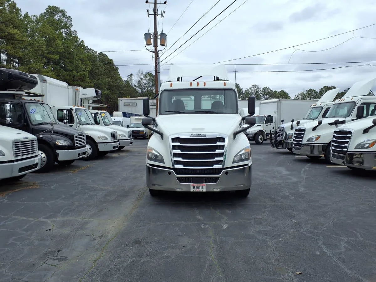 2019 Freightliner Cascadia in Doraville, GA — photo 2