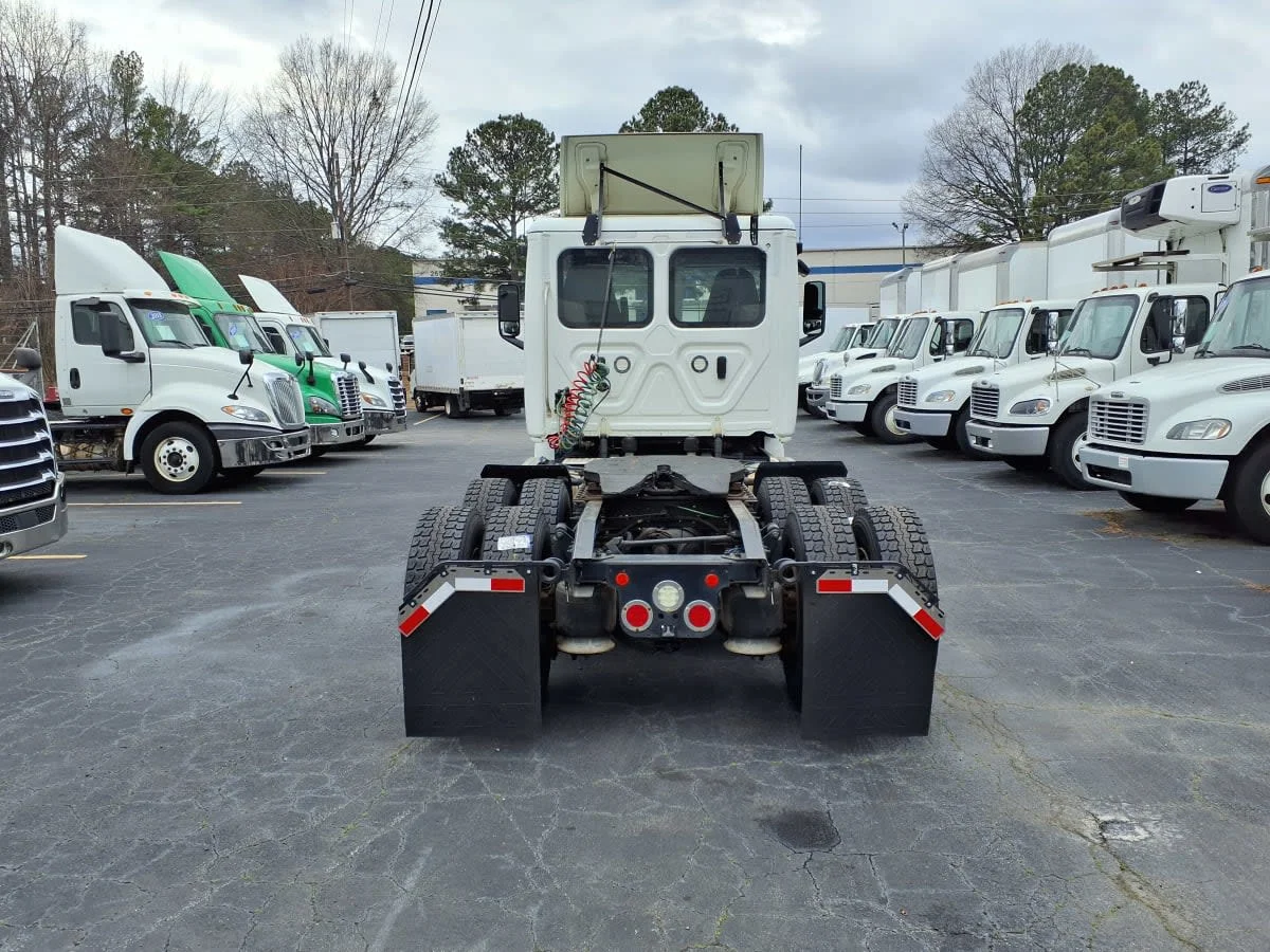 2019 Freightliner Cascadia in Doraville, GA — photo 5