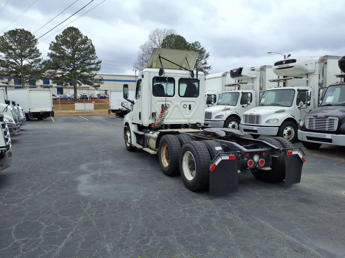 2019 Freightliner Cascadia in Doraville, GA — photo 6