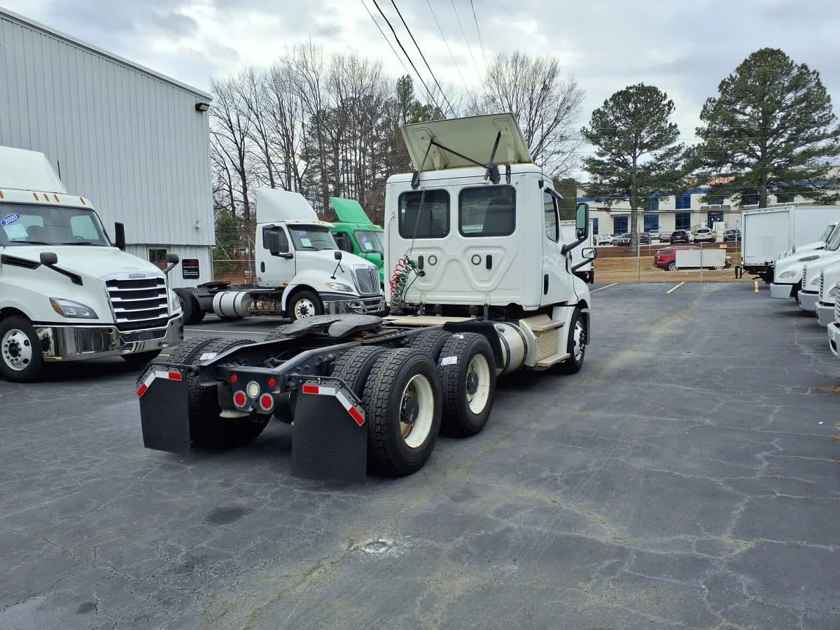 2019 Freightliner Cascadia in Doraville, GA — photo 4