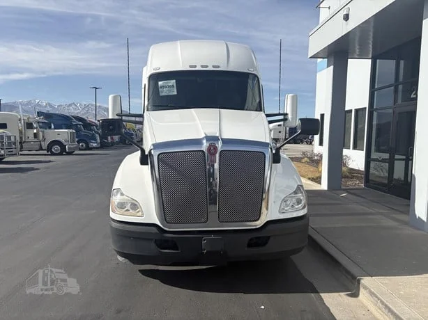 2021 Kenworth T680 - image 2