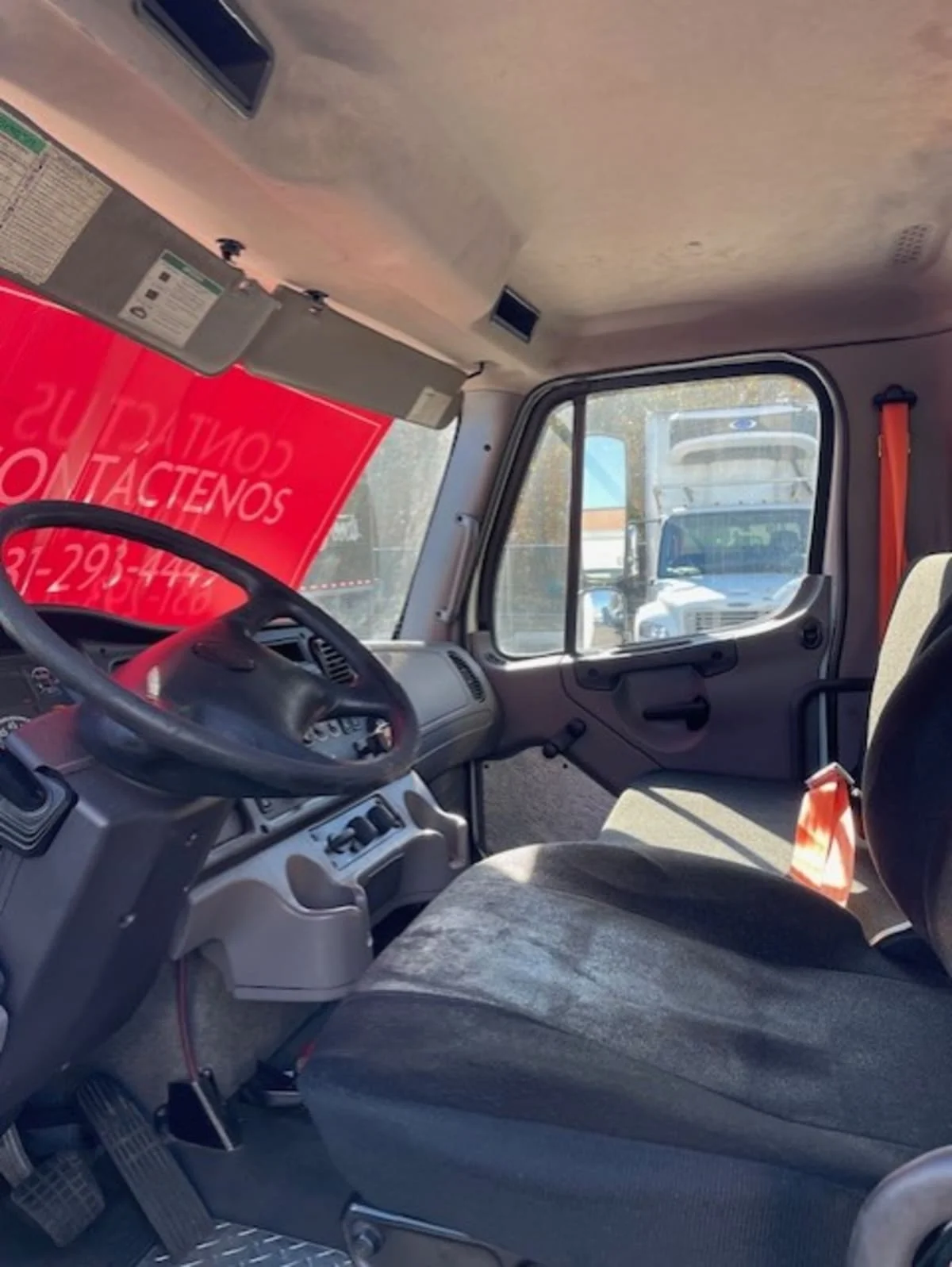 2017 Freightliner M2 106 - image 7