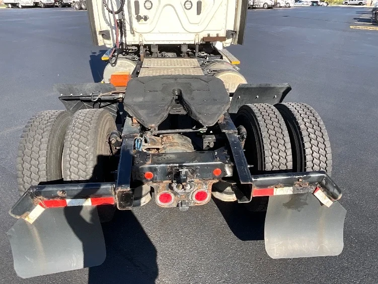 2018 Freightliner Cascadia in La Porte, IN — photo 6