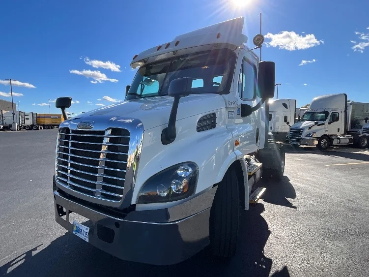 2018 Freightliner Cascadia in La Porte, IN — photo 3
