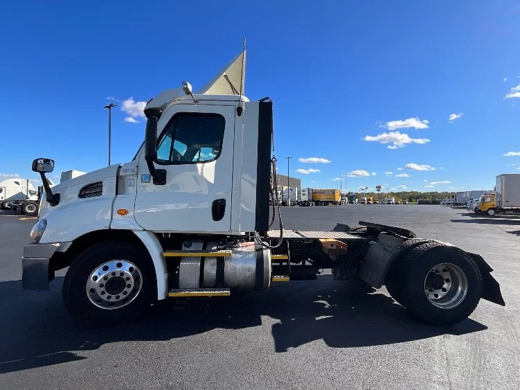 2018 Freightliner Cascadia in La Porte, IN — photo 4