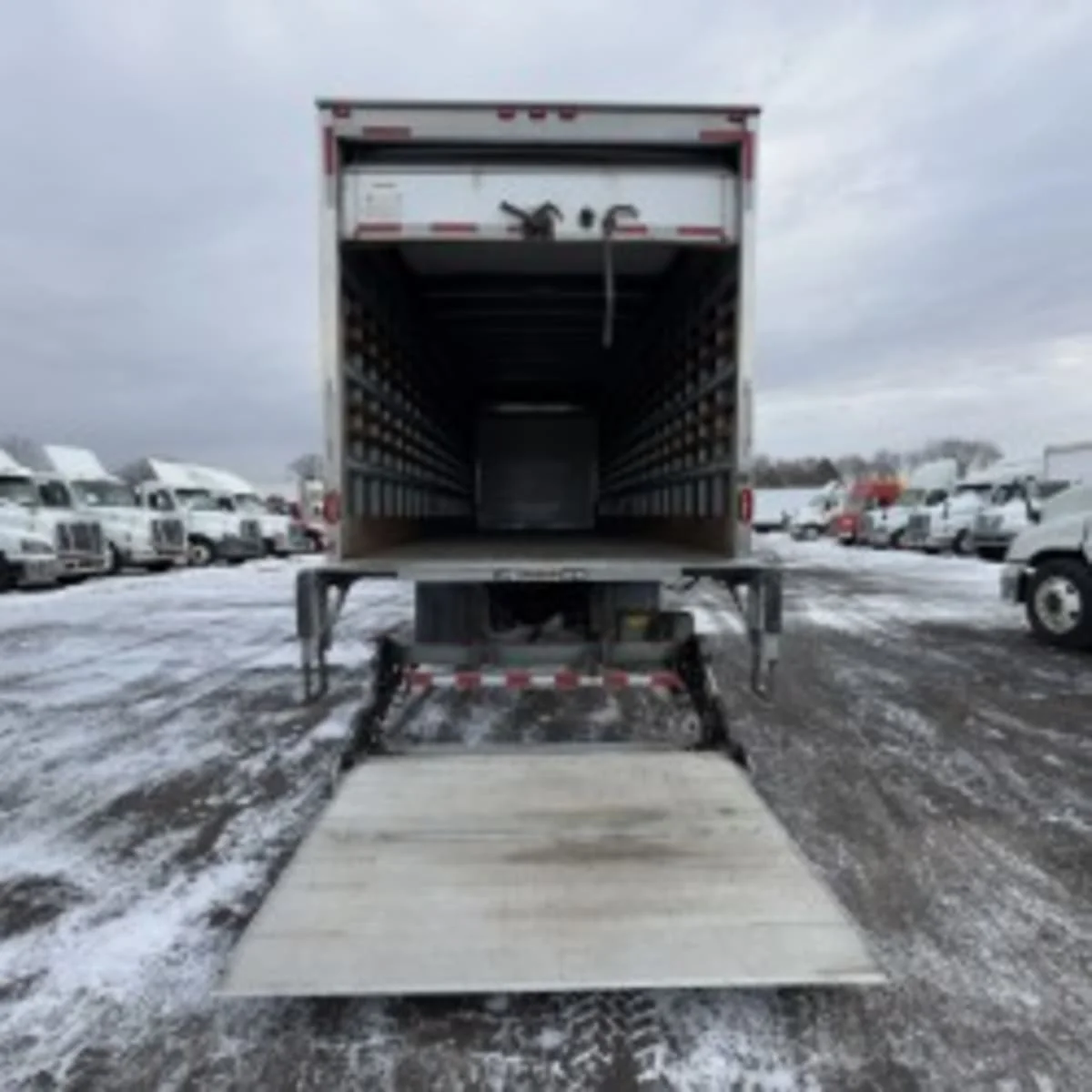 2019 International 4300 - image 11