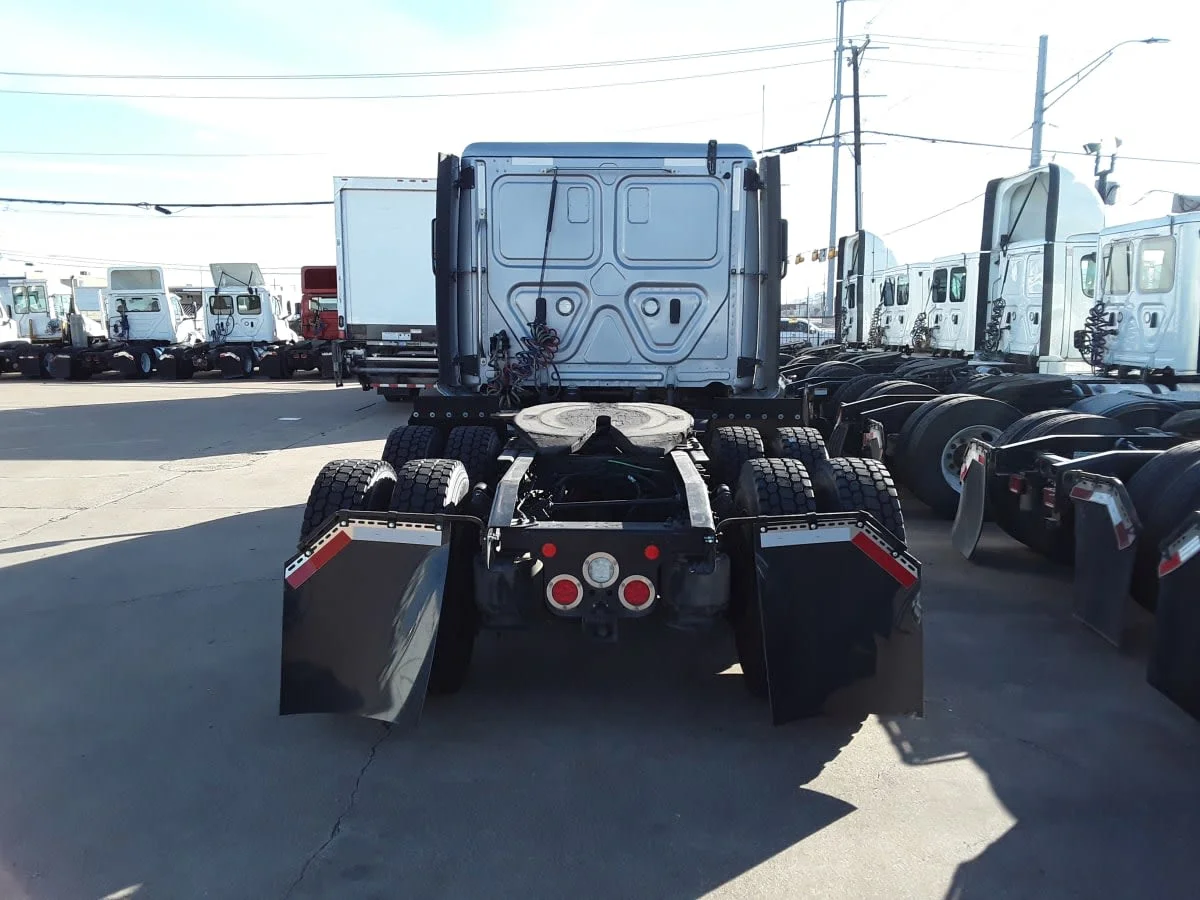 2019 Freightliner Cascadia in Dallas, TX — photo 5