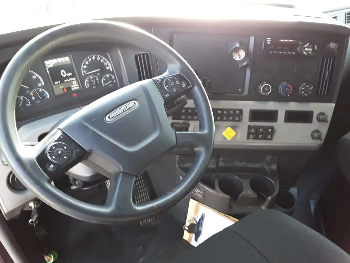 2019 Freightliner Cascadia in Dallas, TX — photo 7