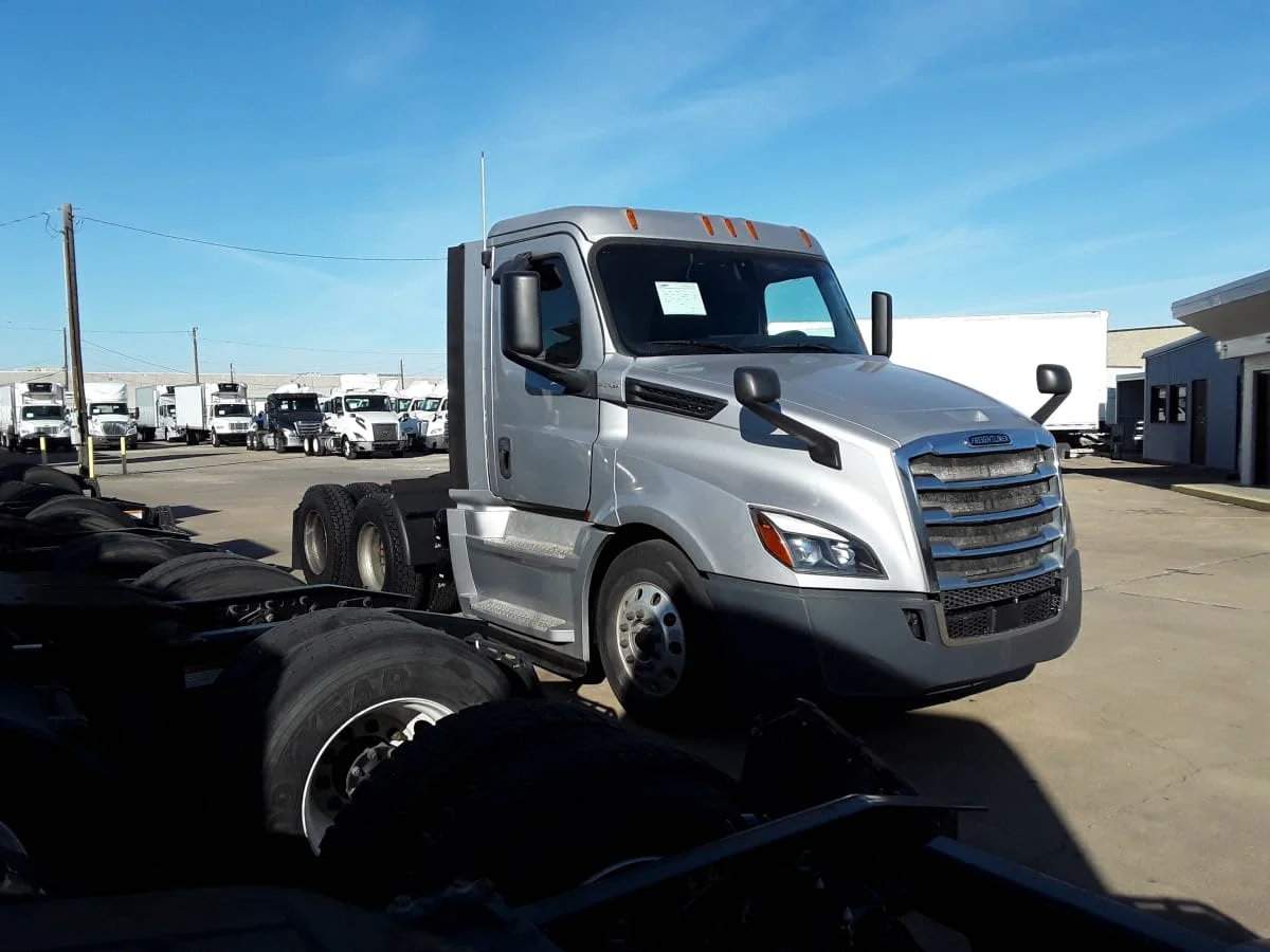 2019 Freightliner Cascadia in Dallas, TX — photo 3