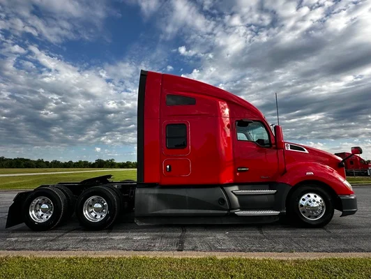 2022 Kenworth T680 in Joplin, MO — photo 2