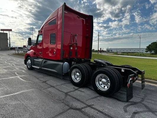 2022 Kenworth T680 in Joplin, MO — photo 4