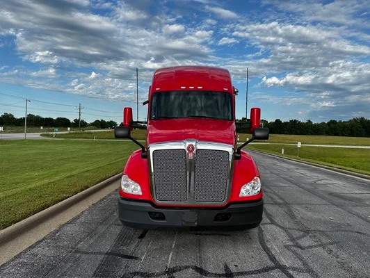 2022 Kenworth T680 in Joplin, MO — photo 7