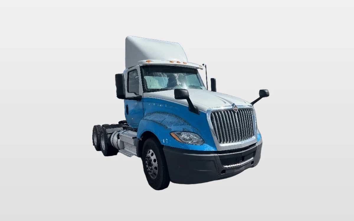 2019 International LT - image 1