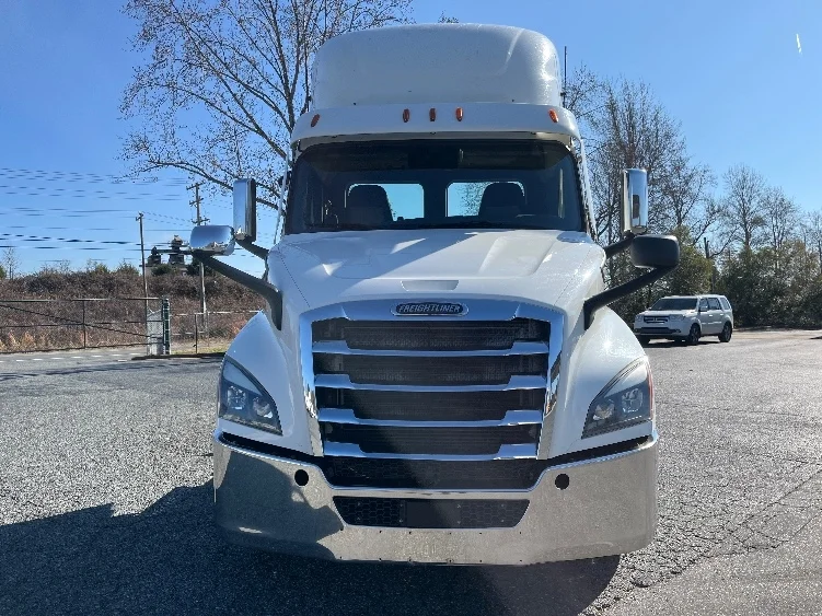 2021 Freightliner Cascadia in West Columbia, SC — photo 2