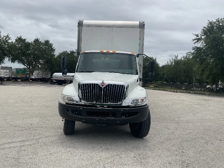 2020 International MV in Riviera Beach, FL — photo 2