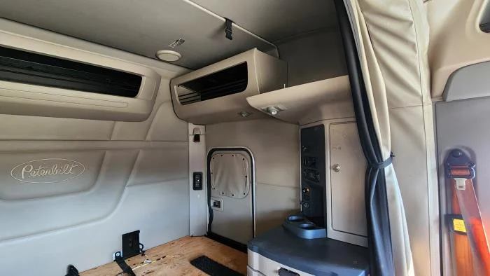 2022 Peterbilt 579 - image 14