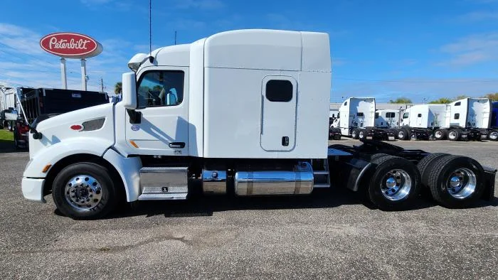 2022 Peterbilt 579 - image 3
