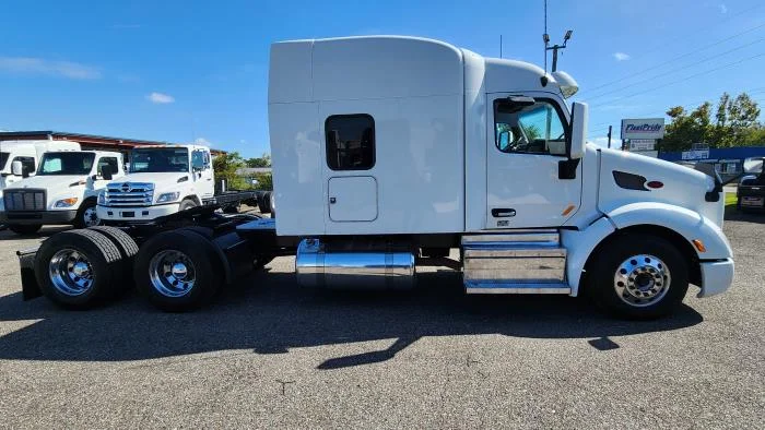 2022 Peterbilt 579 - image 7