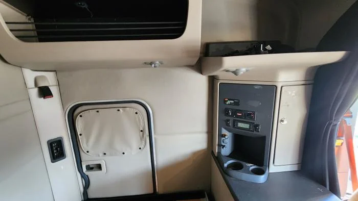 2022 Peterbilt 579 - image 17