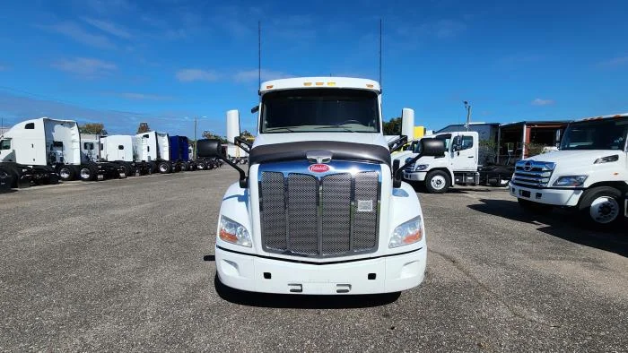 2022 Peterbilt 579 - image 9