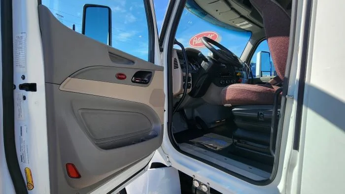 2022 Peterbilt 579 in Jacksonville, FL — photo 10
