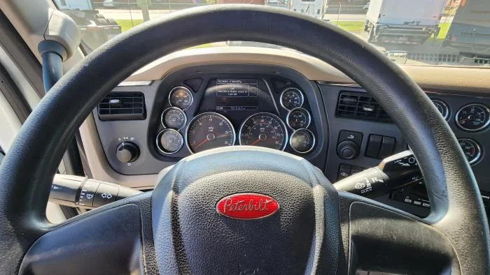 2022 Peterbilt 579 - image 22