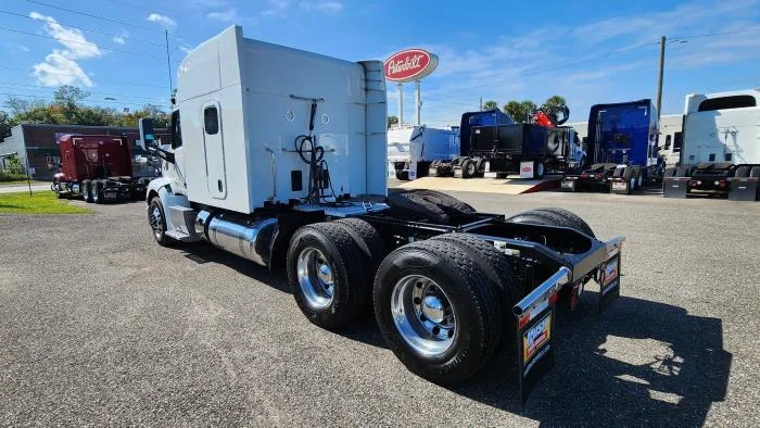 2022 Peterbilt 579 in Jacksonville, FL — photo 4