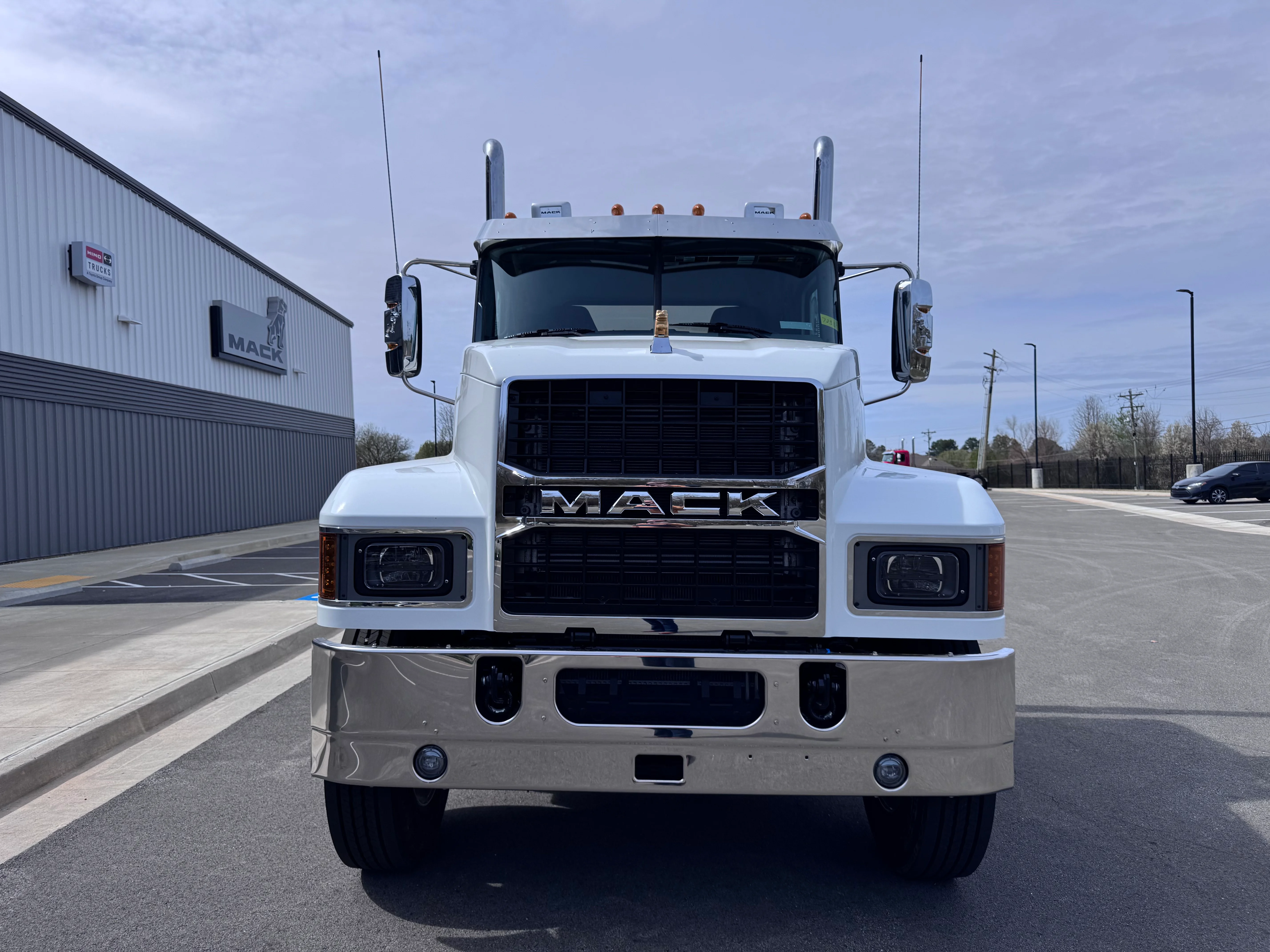 2027 Mack Pinnacle in Van Buren, AR — photo 2
