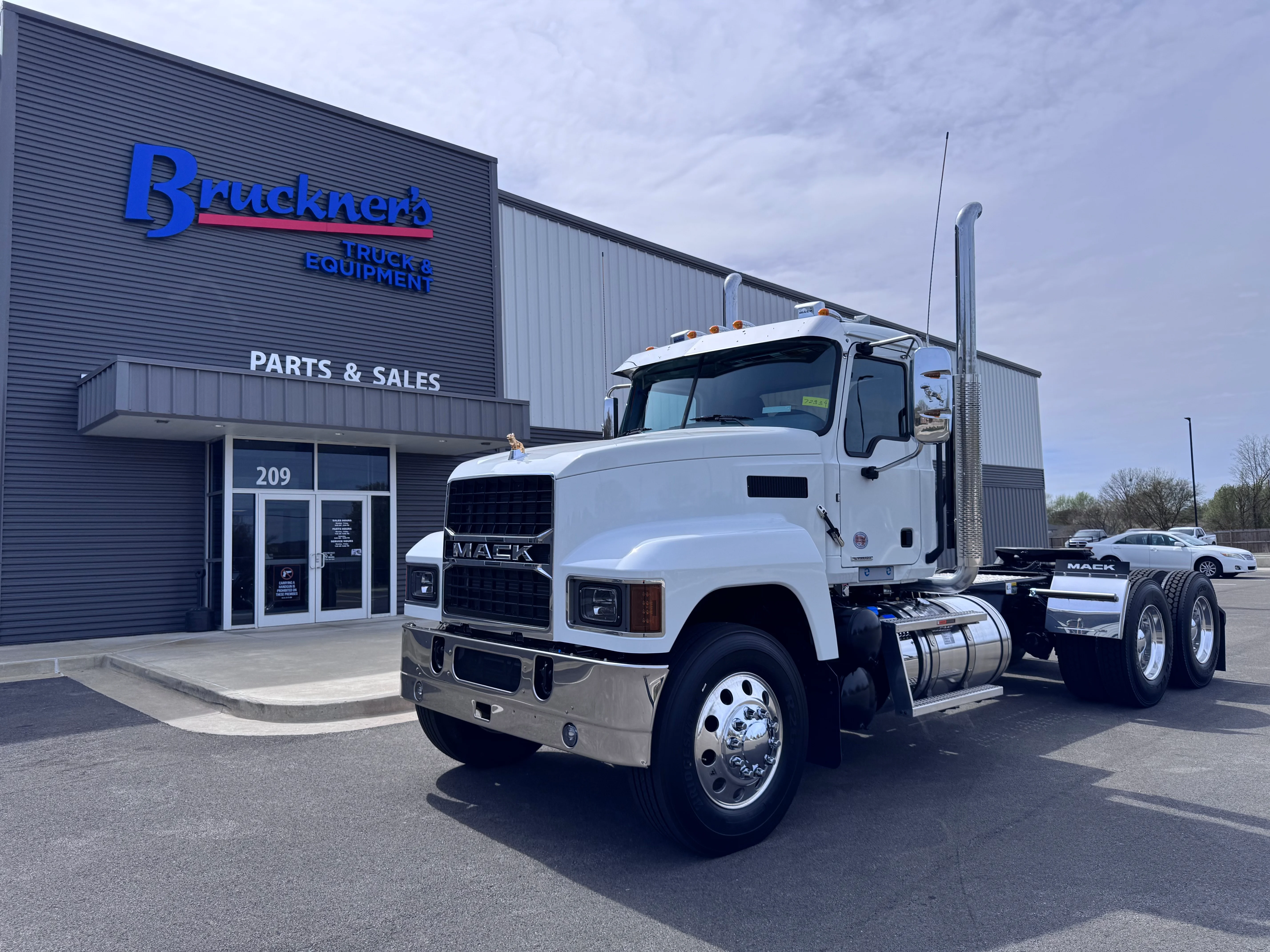 2027 Mack Pinnacle in Van Buren, AR
