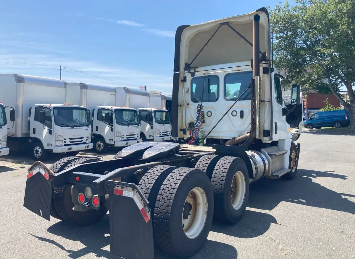 2020 Freightliner Cascadia in Springfield, MA — photo 4