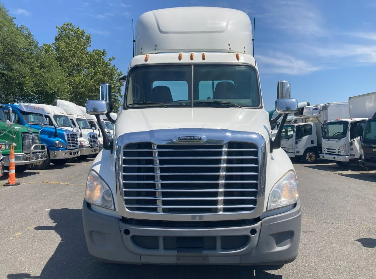 2020 Freightliner Cascadia in Springfield, MA — photo 2