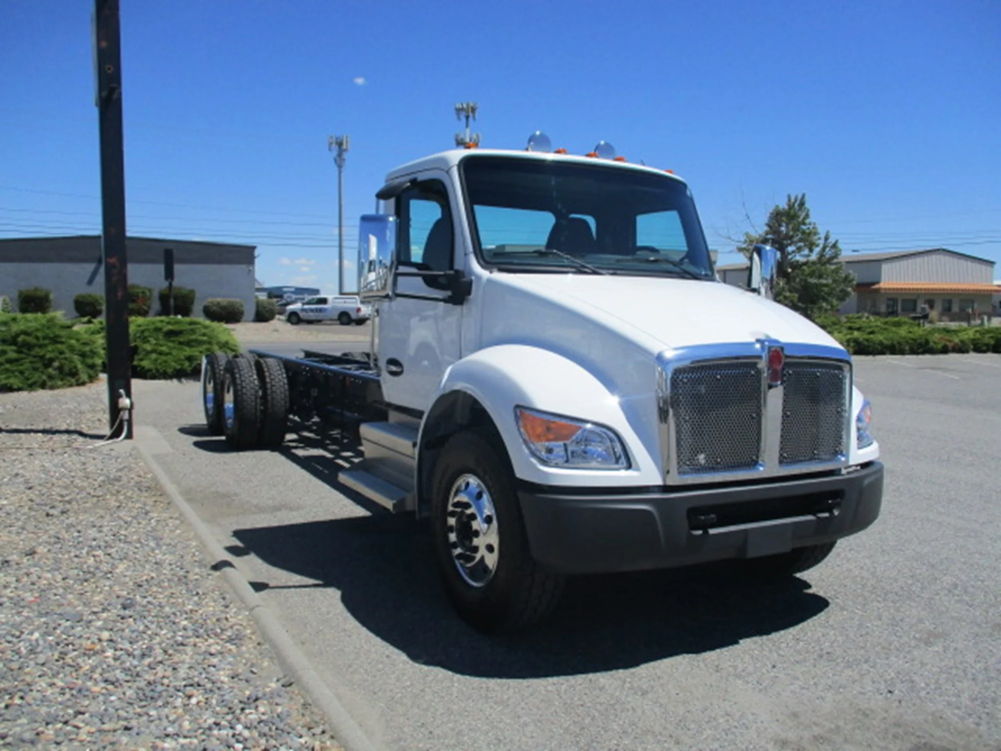 2025 Kenworth T480 - image 2