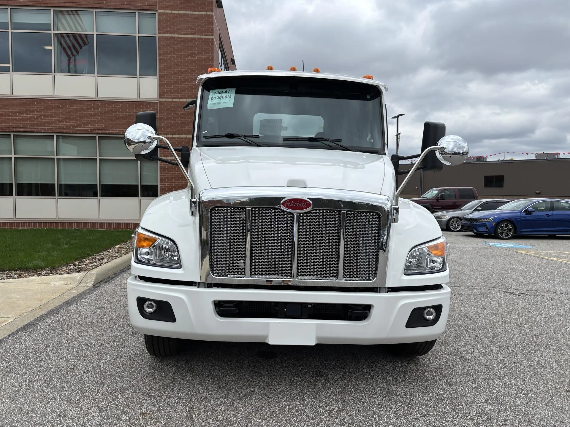 2025 Peterbilt 536 - image 3