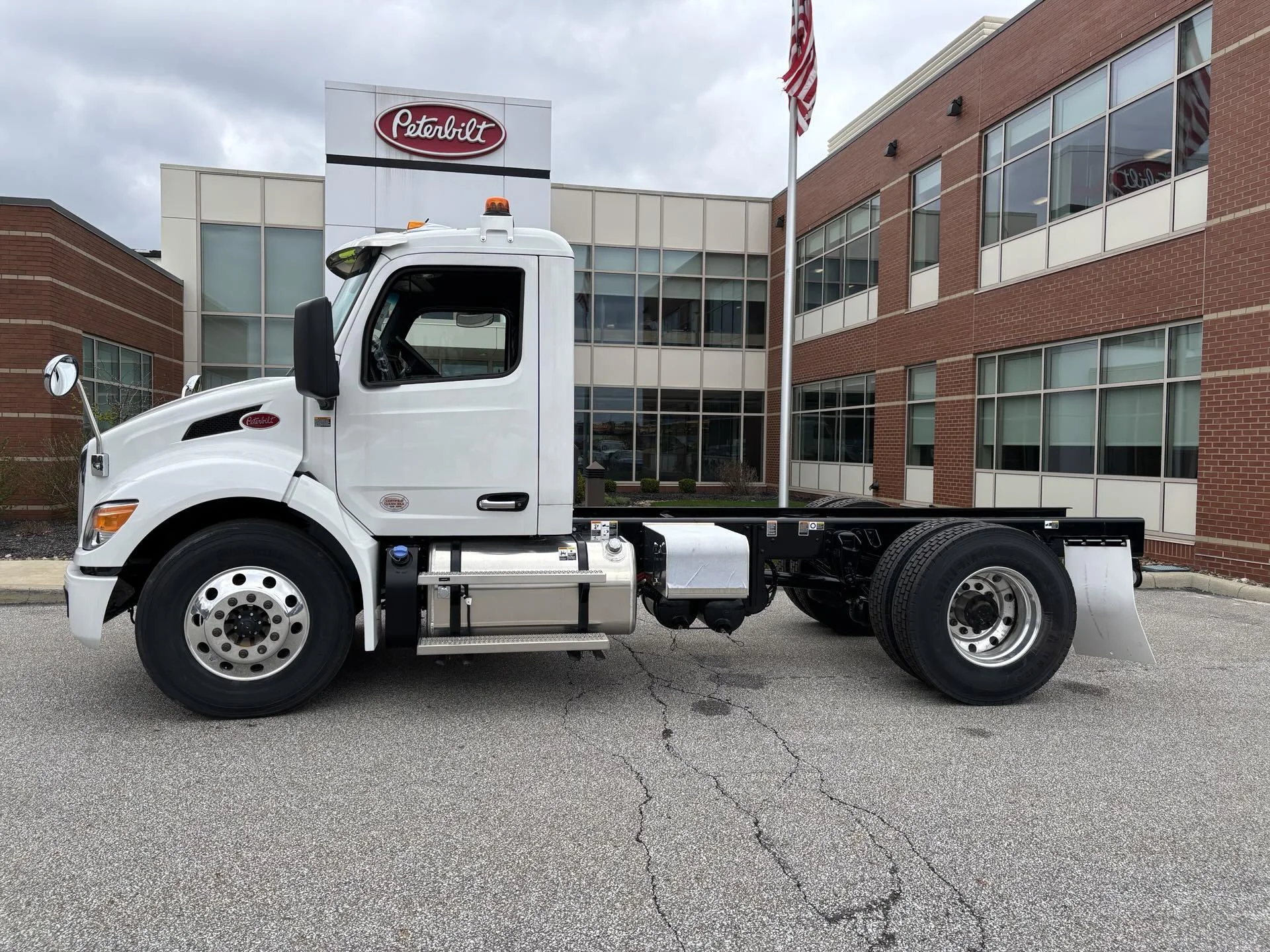 2025 Peterbilt 536 in Youngstown, OH