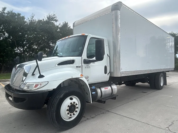 2022 International MV in Tampa, FL — photo 3