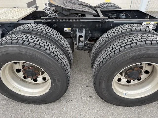 2023 Peterbilt 579 - image 4