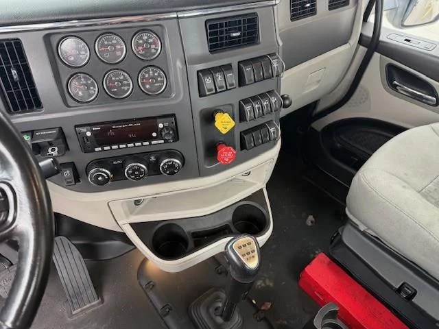 2023 Peterbilt 579 - image 12