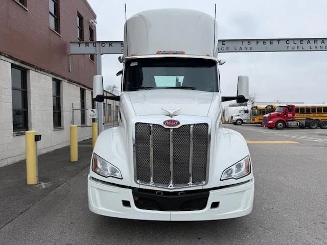 2023 Peterbilt 579 - image 8