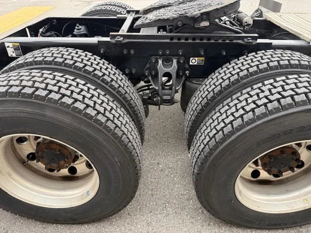 2023 Peterbilt 579 - image 6