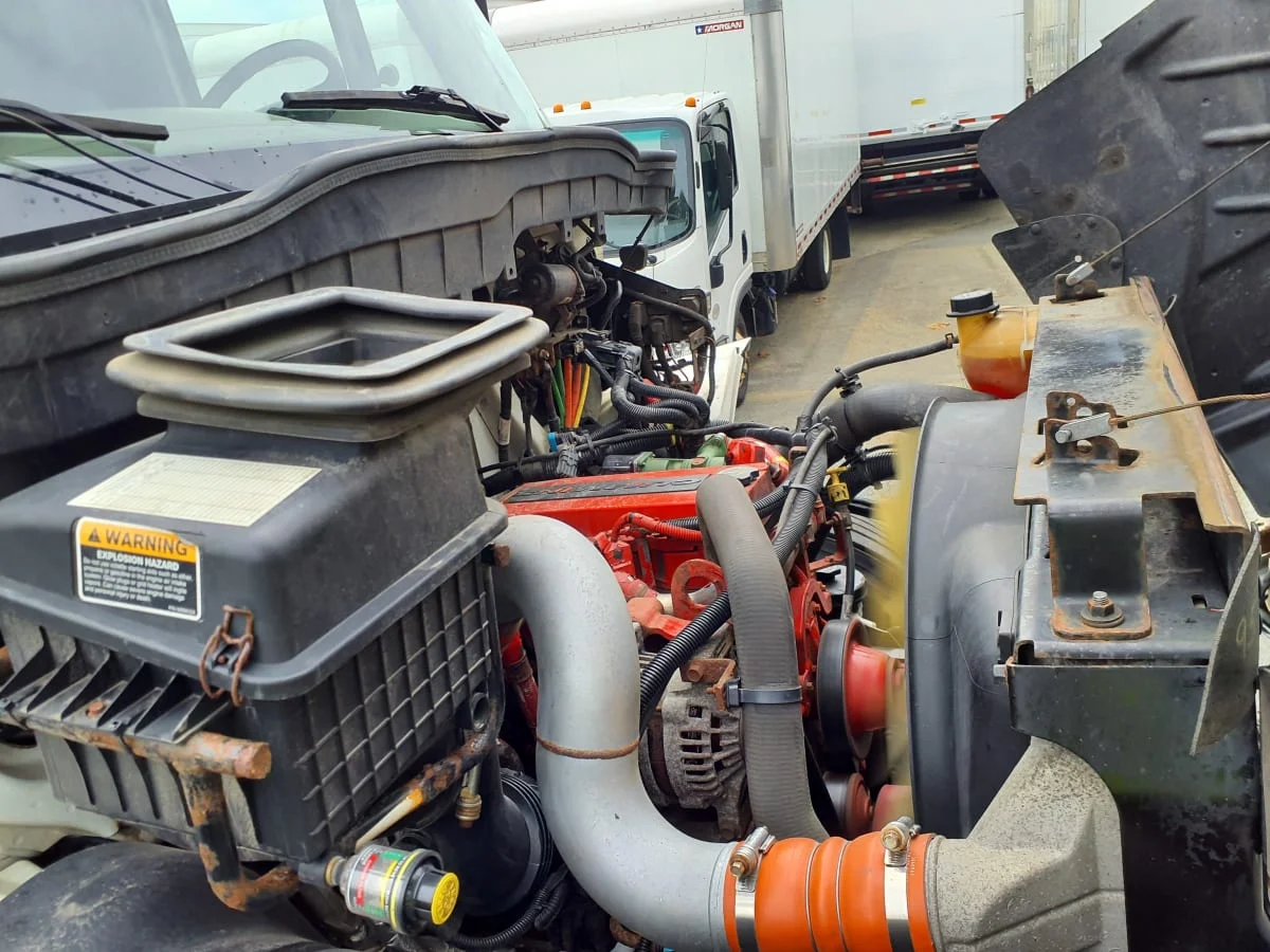 2017 International 4300 - image 14