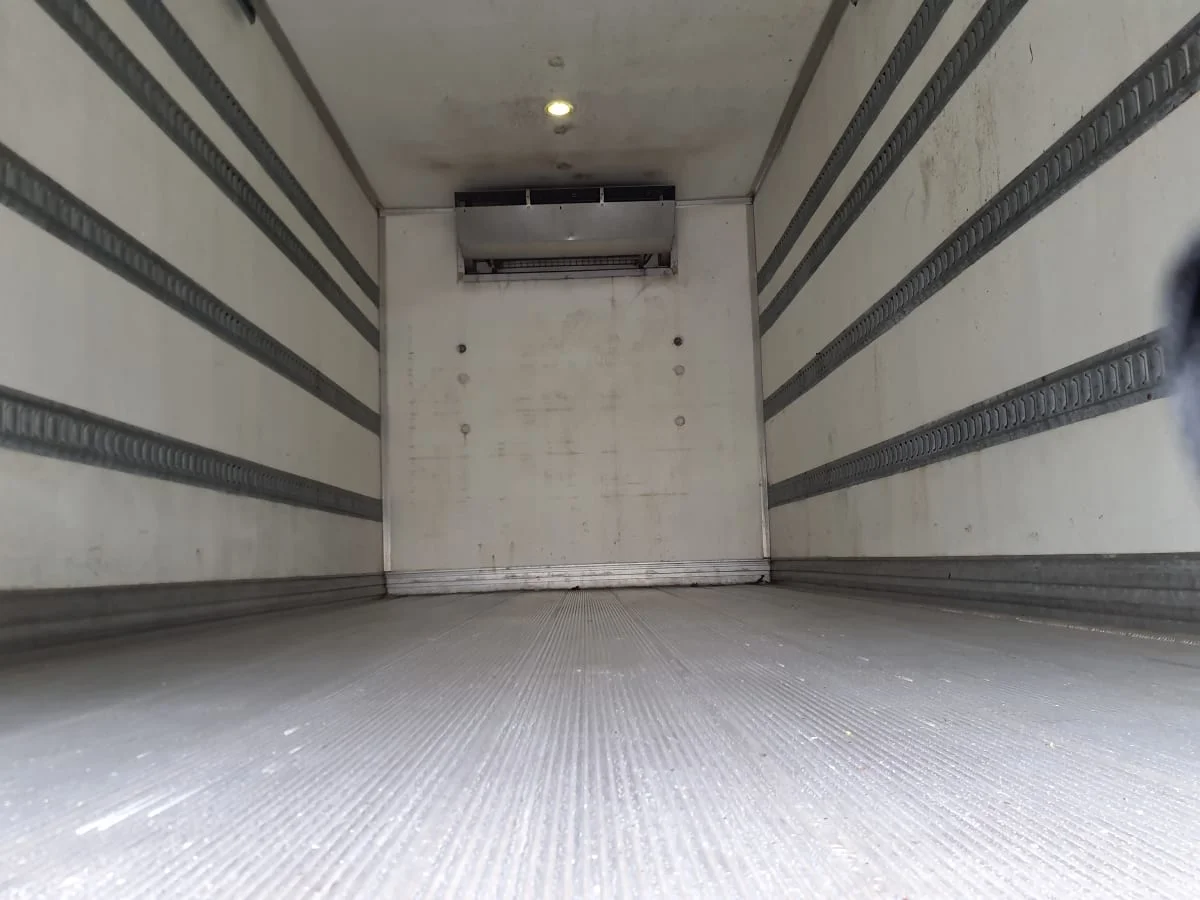 2017 International 4300 - image 9