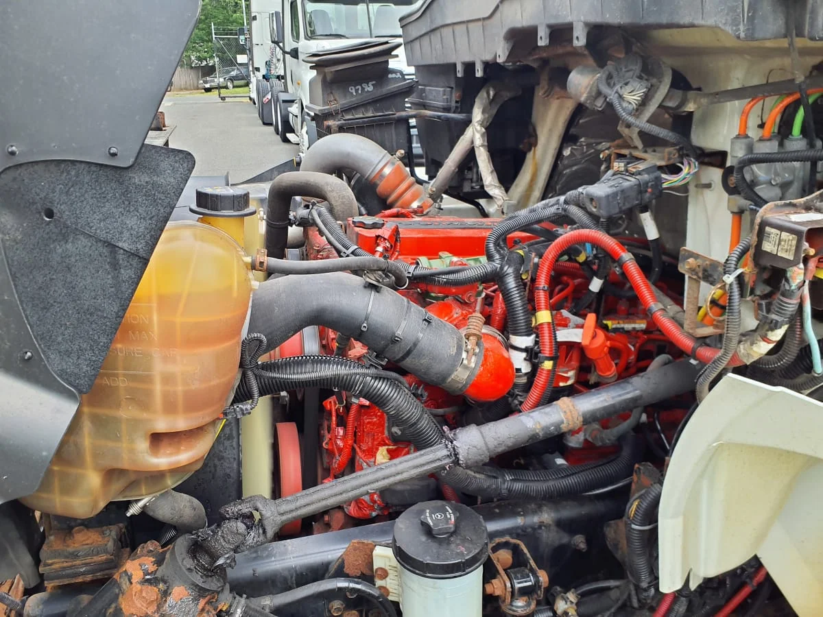 2017 International 4300 - image 10