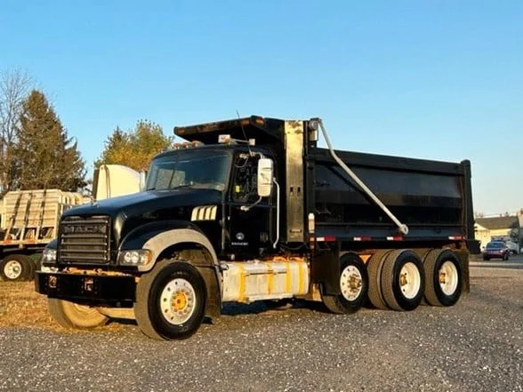 2017 Mack 