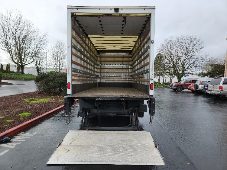 2022 Isuzu NRR - image 9