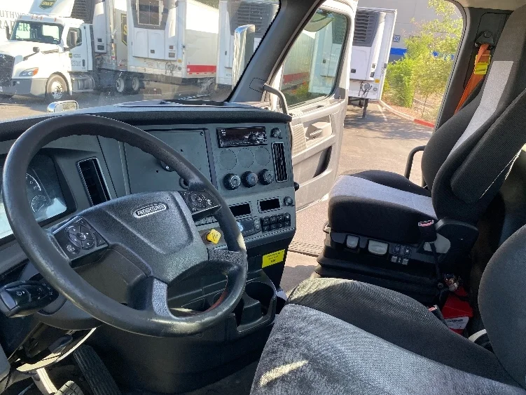 2021 Freightliner Cascadia - image 10