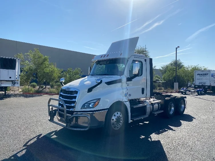 2021 Freightliner Cascadia - image 3